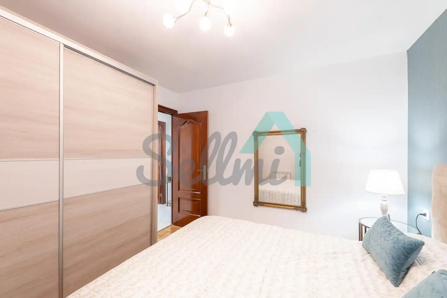 Bedroom of Flat for rent in Gijón   with Heating, Parquet flooring and Furnished