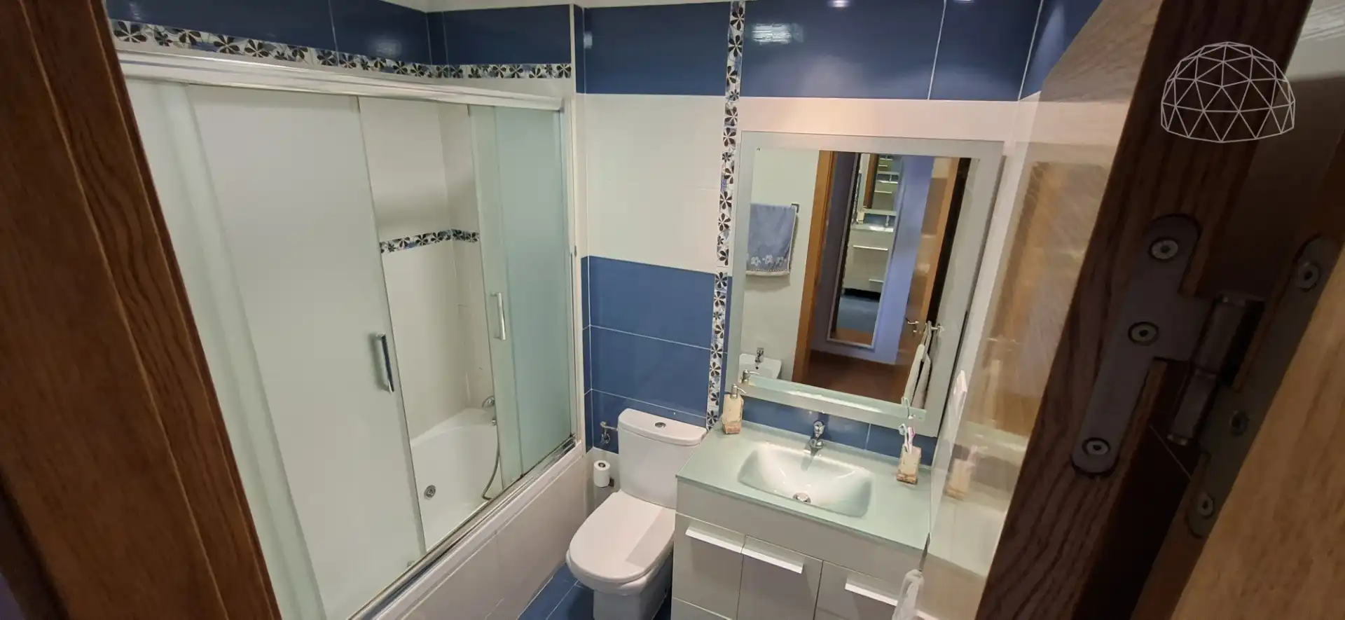 Bathroom of Flat for sale in Sevilla  with Air Conditioner, Storage room and Furnished