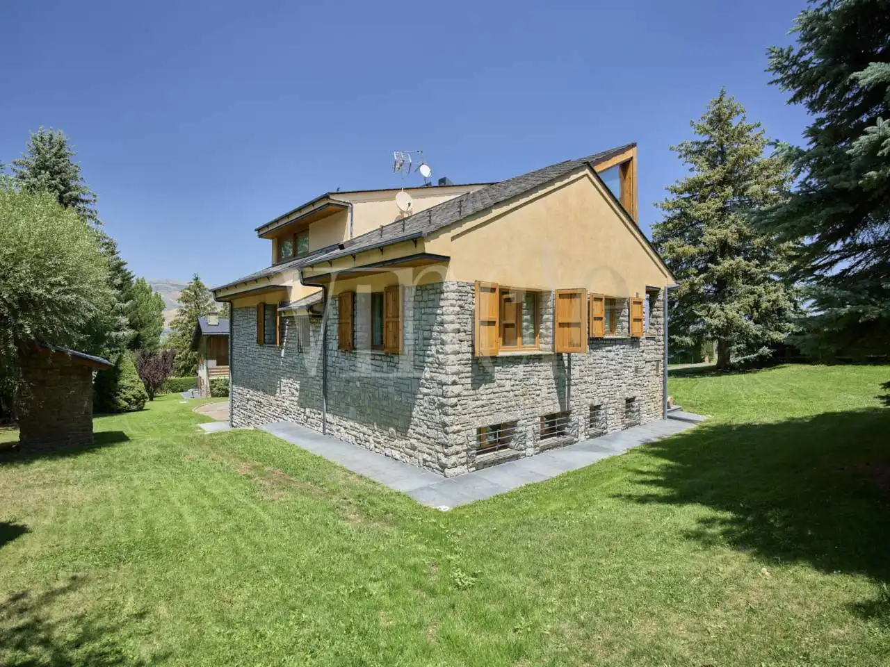 Garden of Houses for sale in Alp  with Heating and Parquet flooring