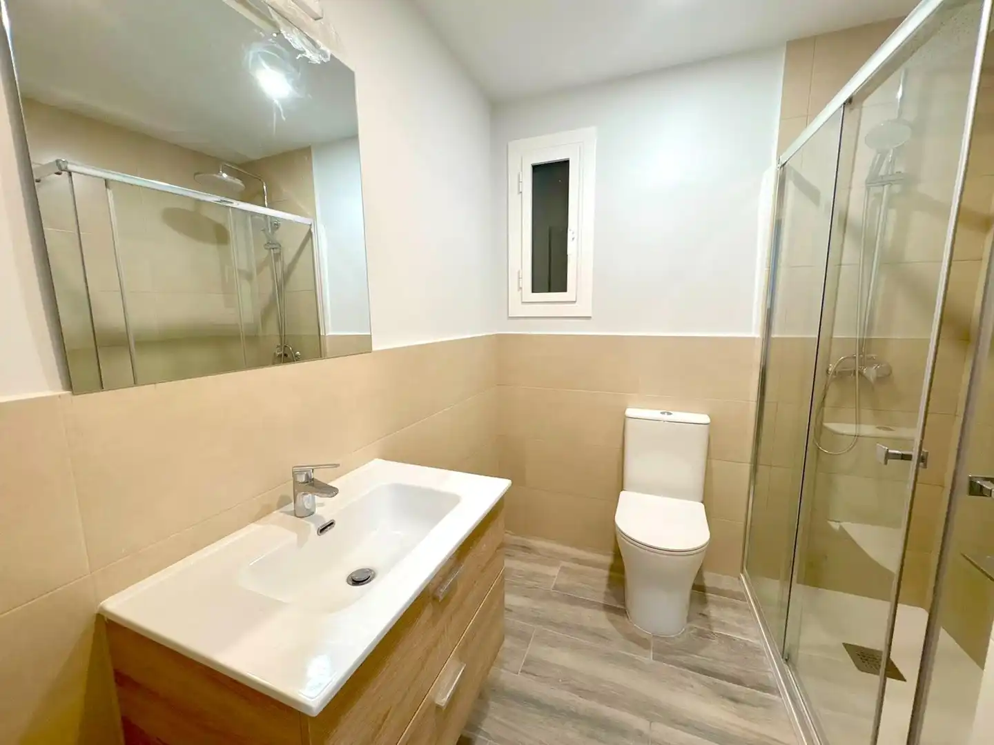 Bathroom of Flat for sale in Barcelona  with Air Conditioner, Heating and Parquet flooring