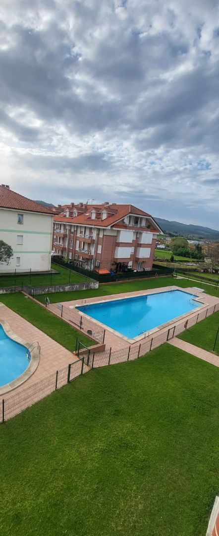 Piscina de Pis en venda en Meruelo amb Calefacció, Terrassa i Balcó