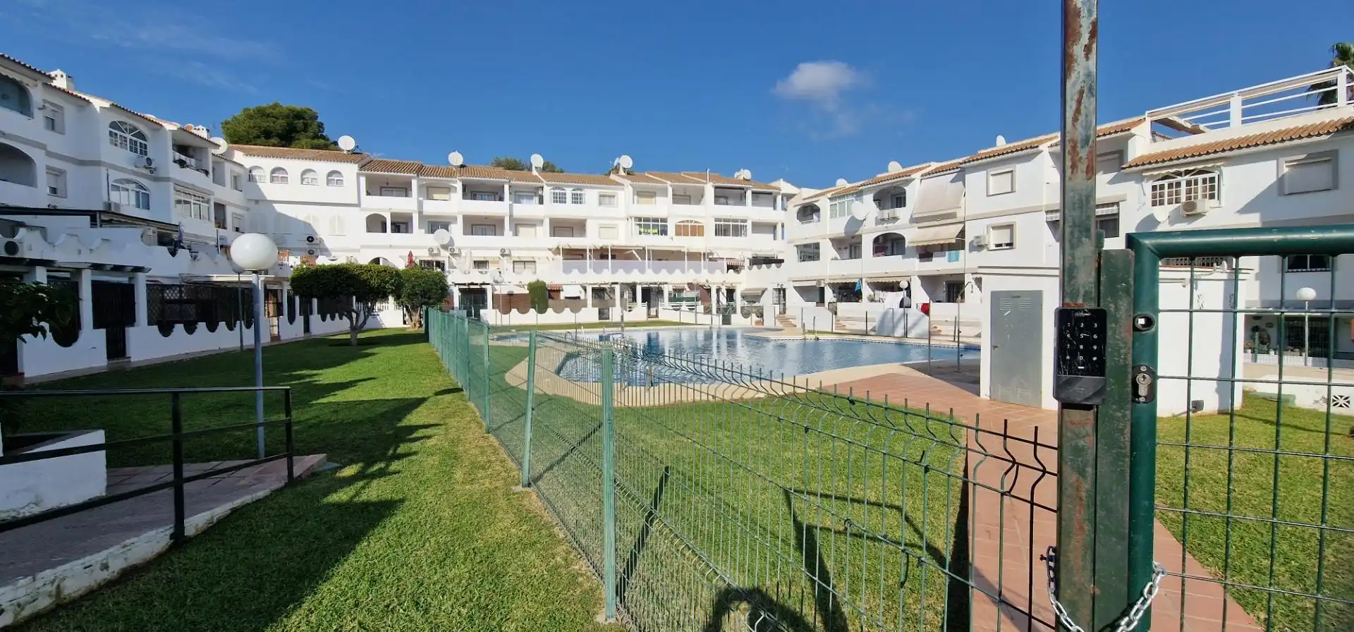 Vista exterior de Apartamento en venta en Mijas con Jardín privado, Terraza y Piscina comunitaria