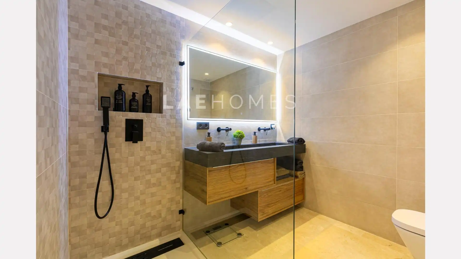 Badezimmer von Dachboden zum Verkauf in Marbella mit Klimaanlage, Heizung und Terrasse