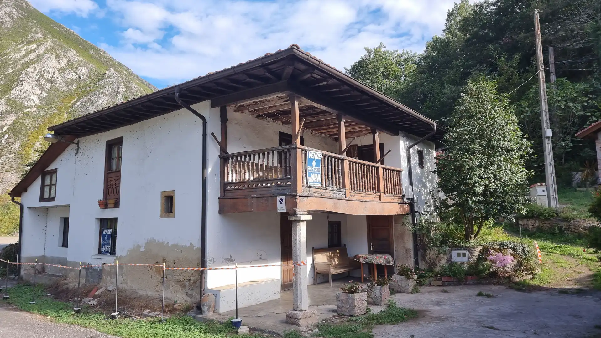 Vista exterior de Casa adosada en venta en Amieva con Calefacción, Jardín privado y Terraza