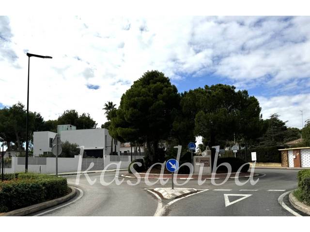 Terreno residencial en Venta en Calle 228 en La Cañada