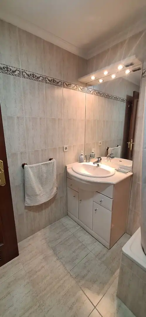 Bathroom of Flat for rent in  Sevilla Capital  with Air Conditioner and Balcony