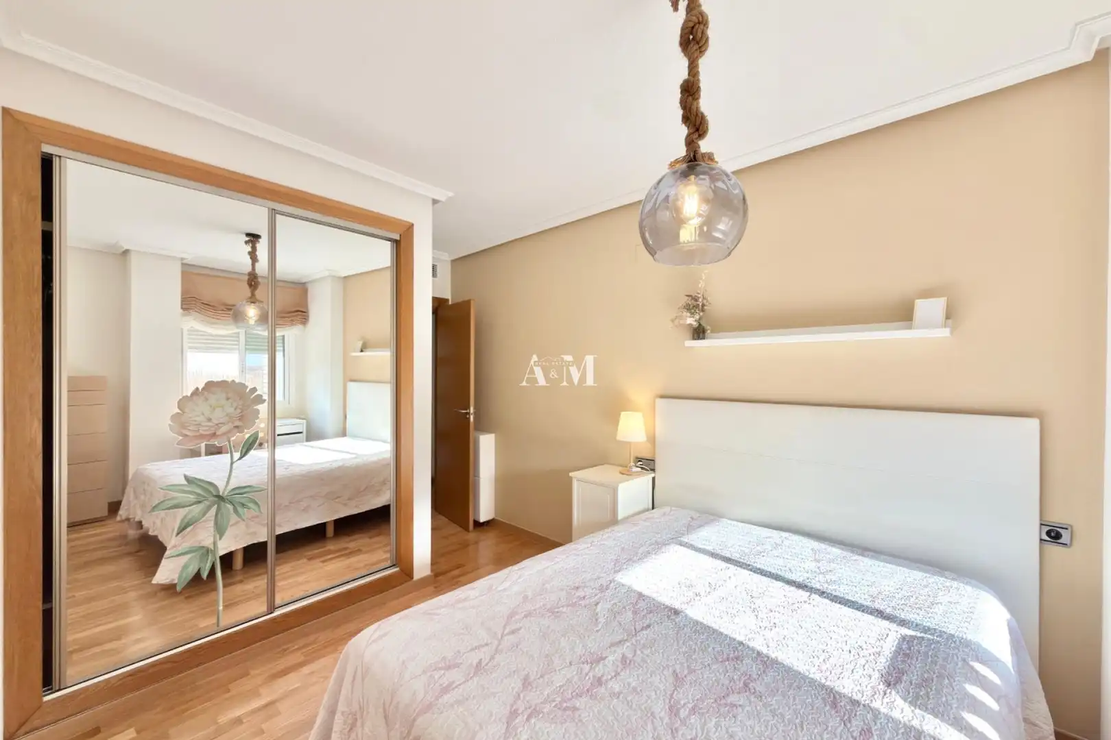 Dormitori de Apartament de lloguer en Torrevieja amb Aire condicionat, Calefacció i Terrassa