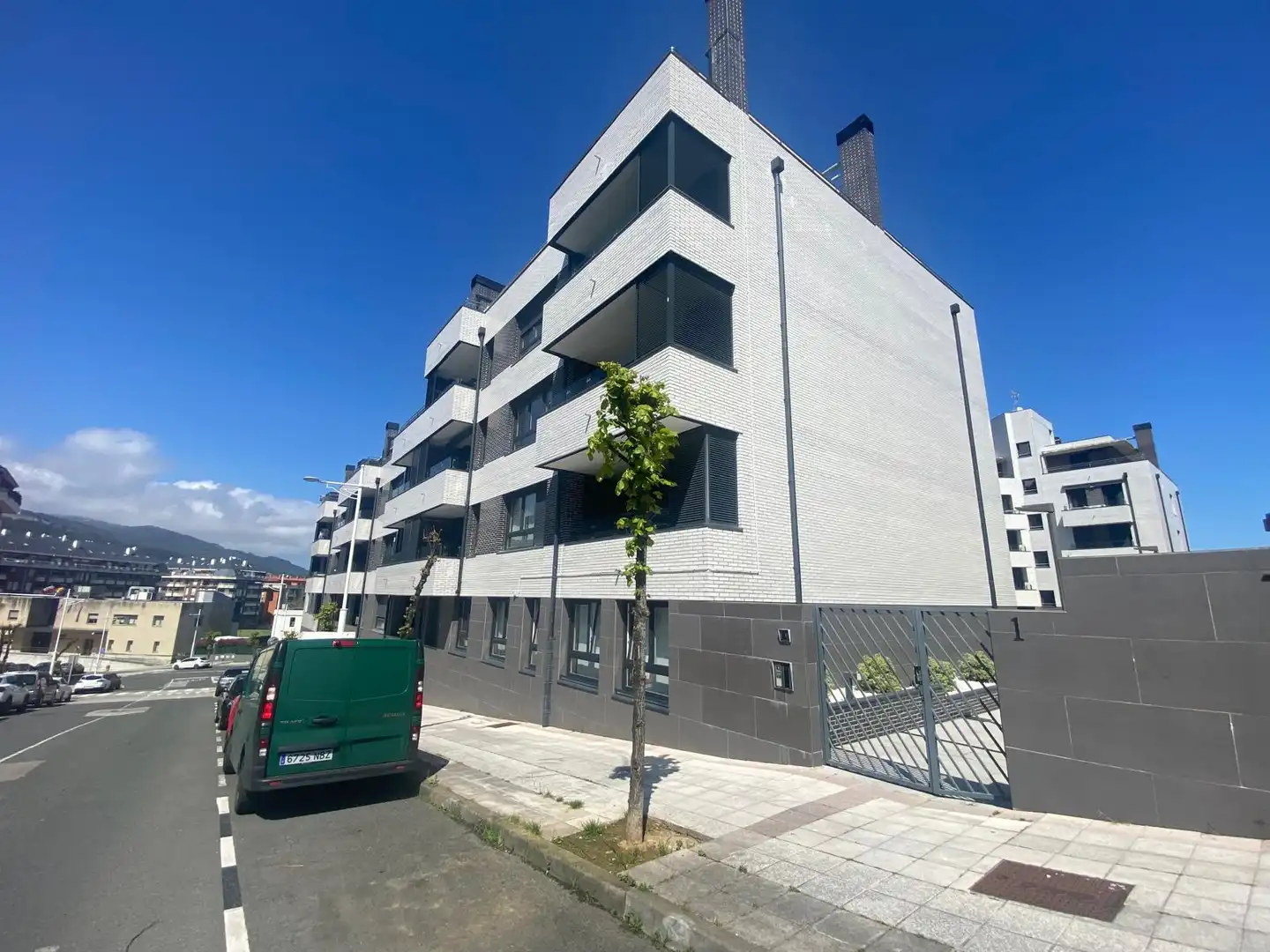 Vista exterior de Piso en venta en Castro-Urdiales con Calefacción, Jardín privado y Terraza