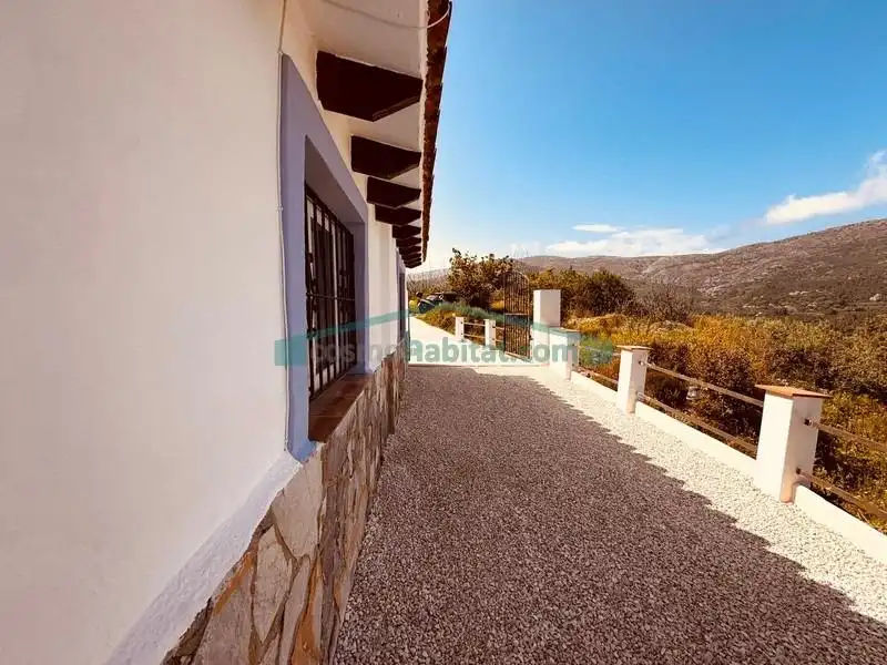 Vista exterior de Casa o xalet en venda en Tàrbena amb Jardí privat i Terrassa
