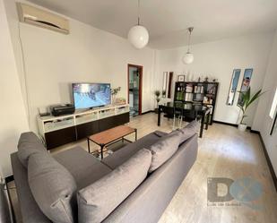 Sala d'estar de Pis en venda en Utrera amb Aire condicionat i Terrassa