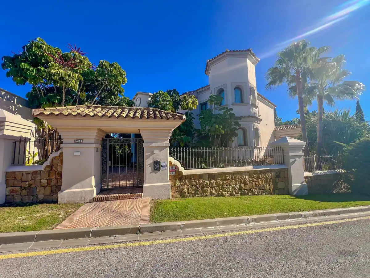 Vista exterior de Casa adosada en venta en Benahavís con Aire acondicionado y Terraza