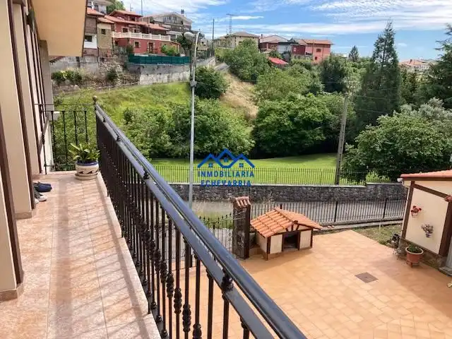 Vista exterior de Casa o xalet en venda en Muskiz amb Calefacció i Traster