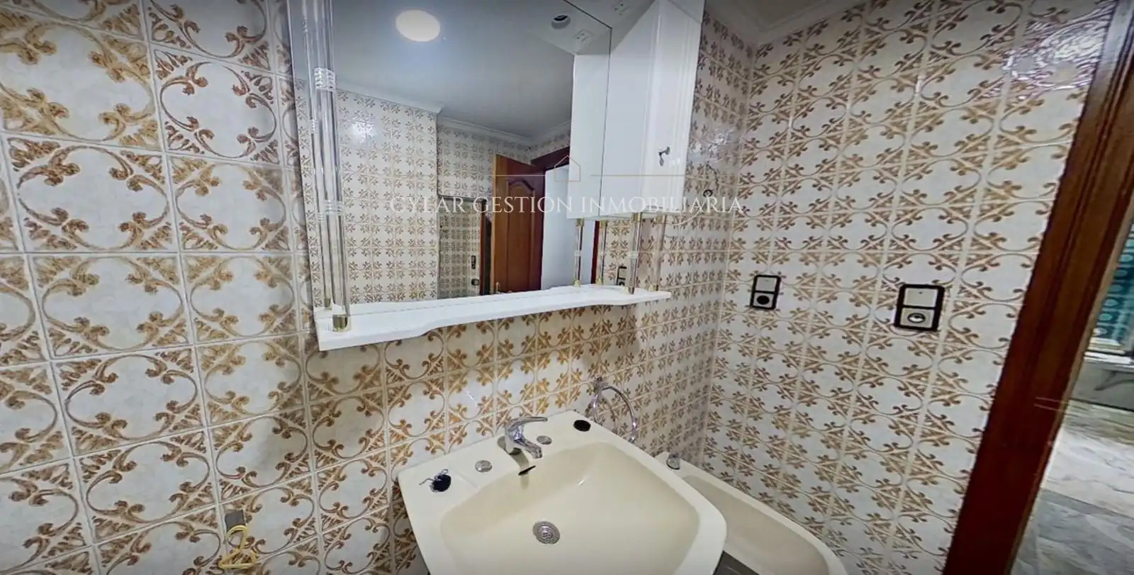 Baño de Piso en venta en Salamanca con Calefacción, Terraza y Piscina