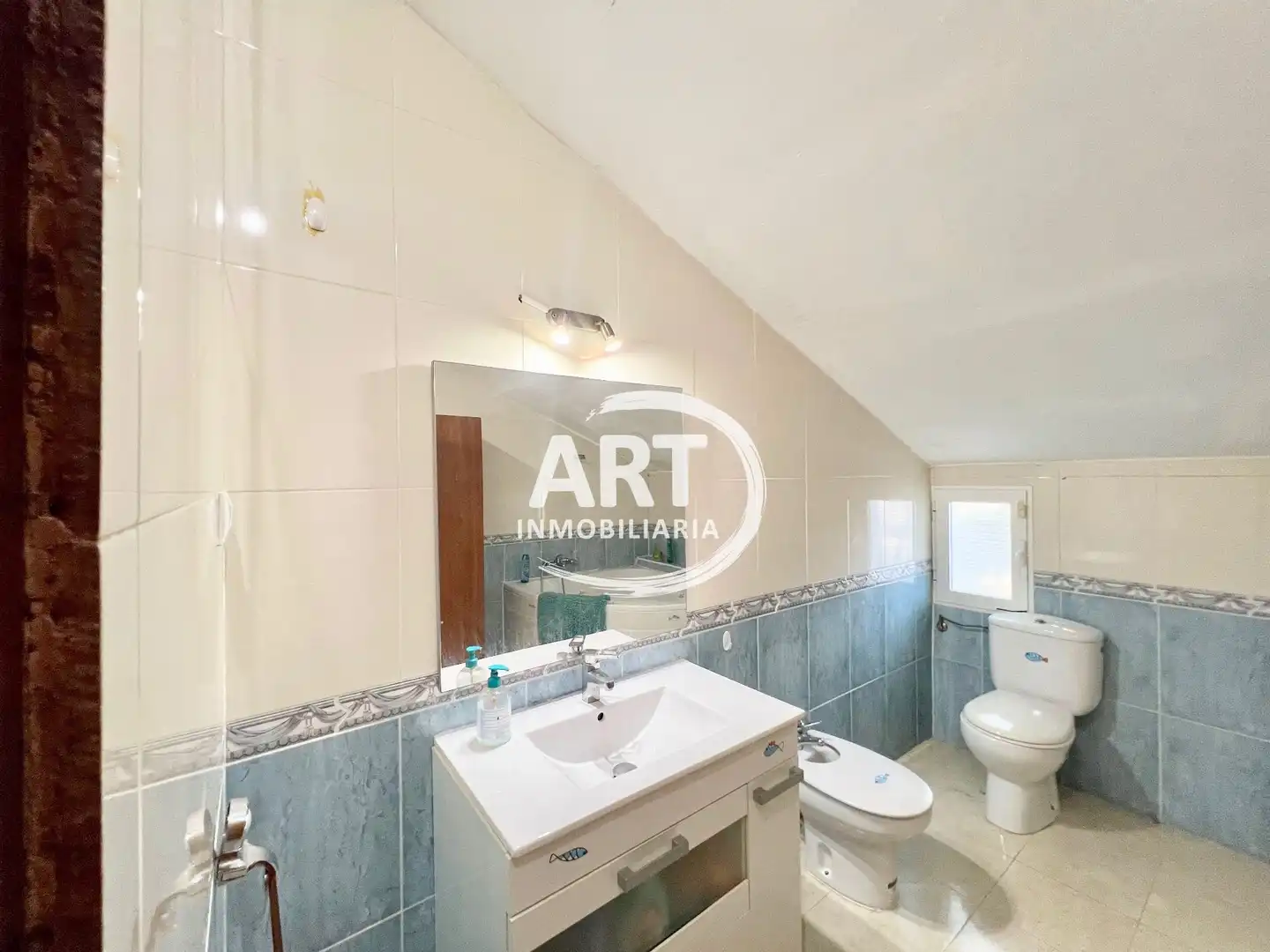 Bathroom of Houses for sale in L'Eliana  with Air Conditioner, Heating and Private garden