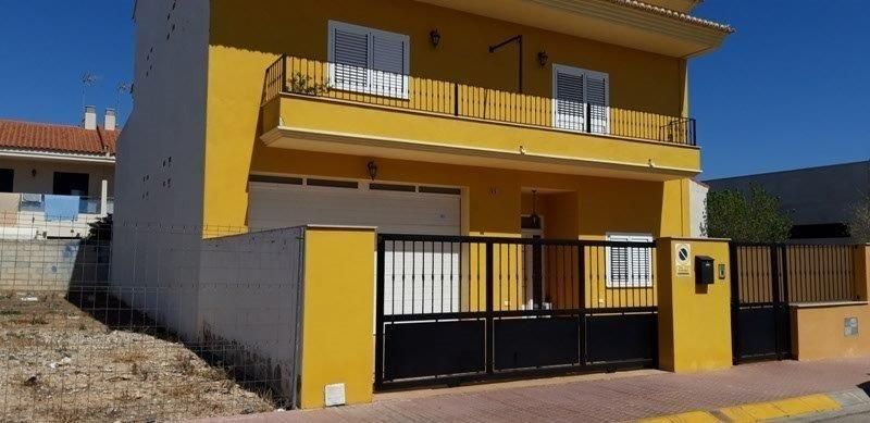 Exterior view of Single-family semi-detached for sale in Sant Joan de l'Ènova  with Terrace, Storage room and Swimming Pool
