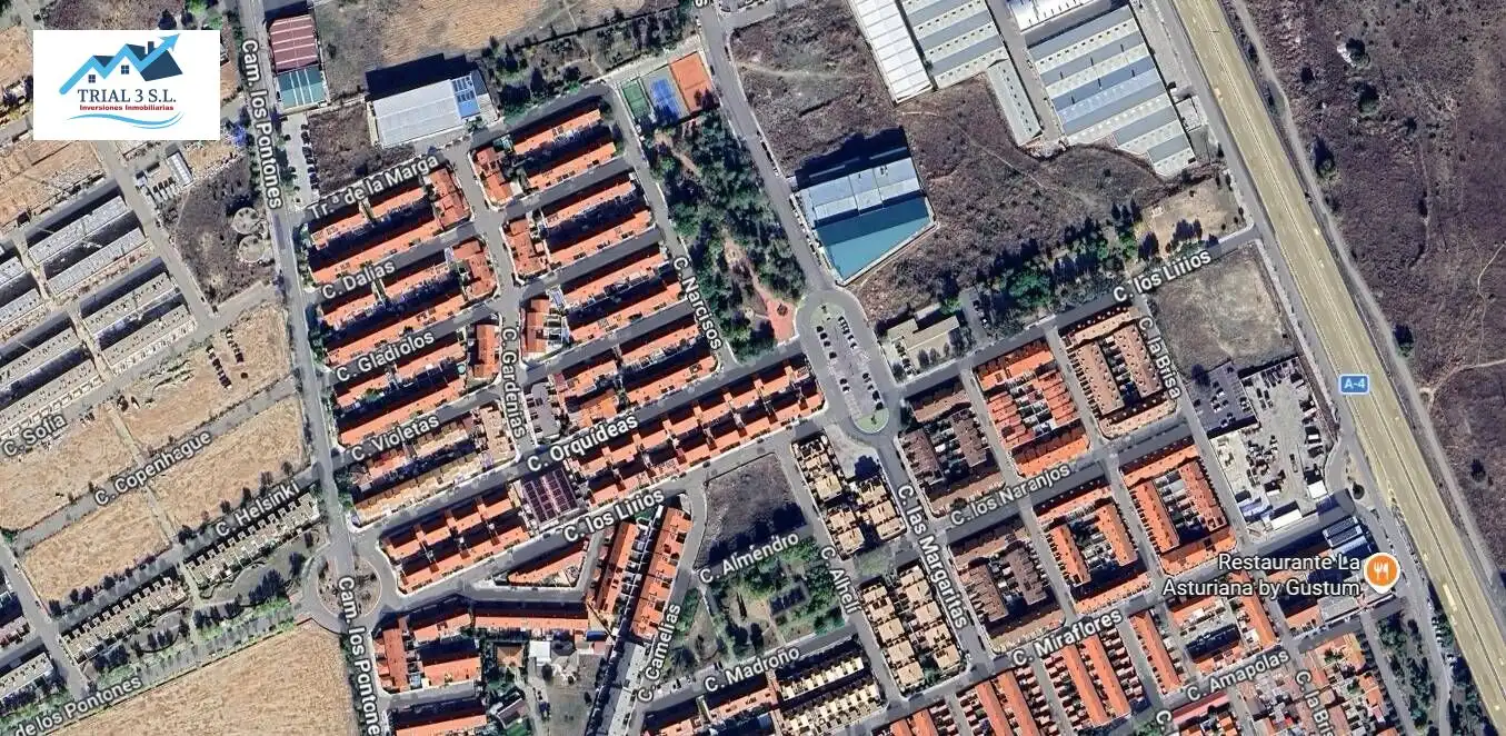 Casa con jardín en venta en Calle ORQUIDEAS, imagen 2