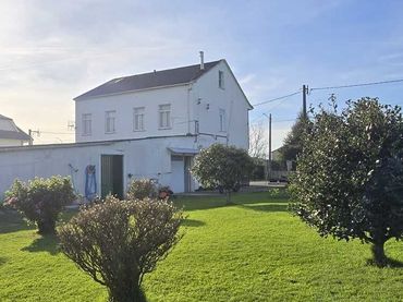 Casa amb jardí en venda a A Gándara