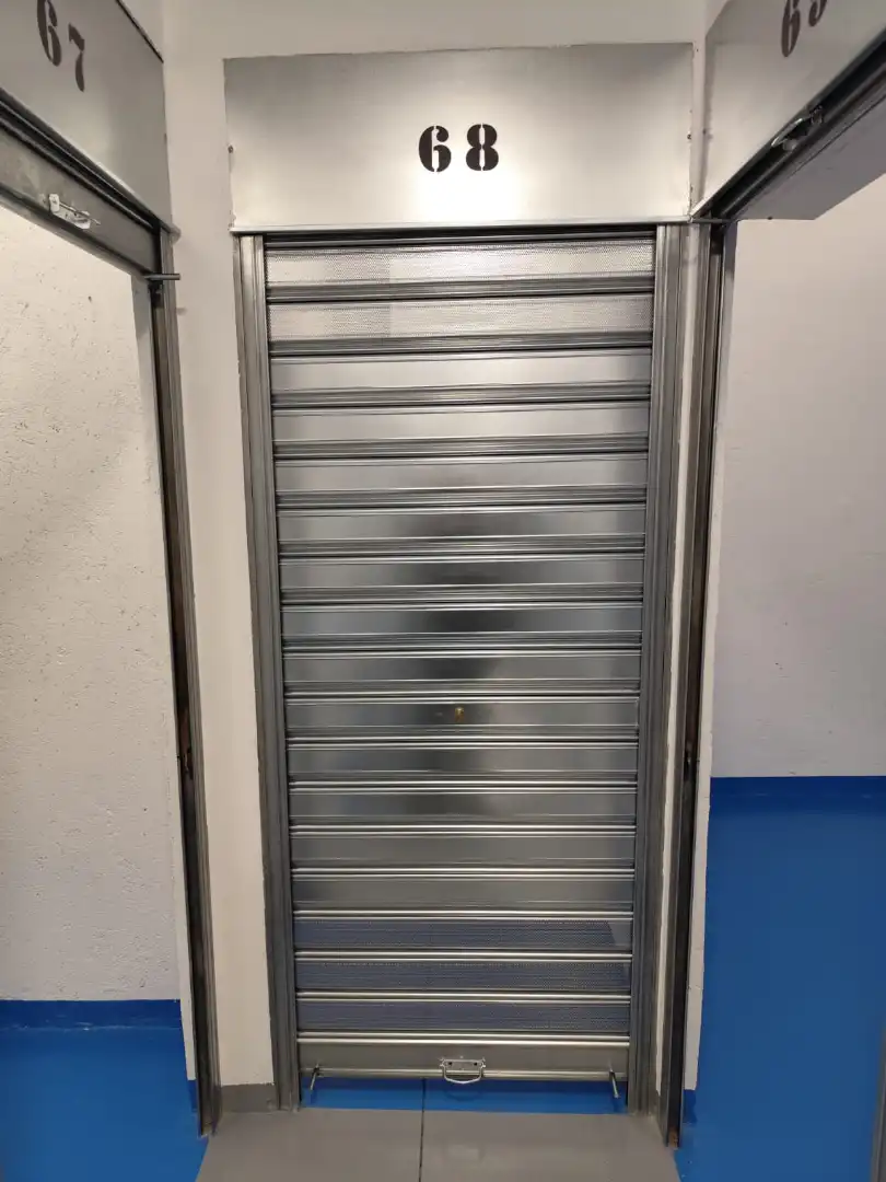 Vista exterior de Traster de lloguer en Madrid amb Alarma