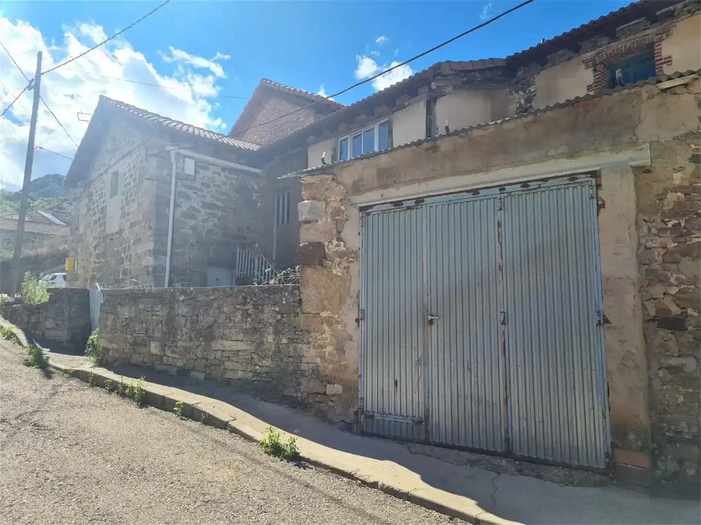 Vista exterior de Finca rústica en venda en Sena de Luna amb Traster