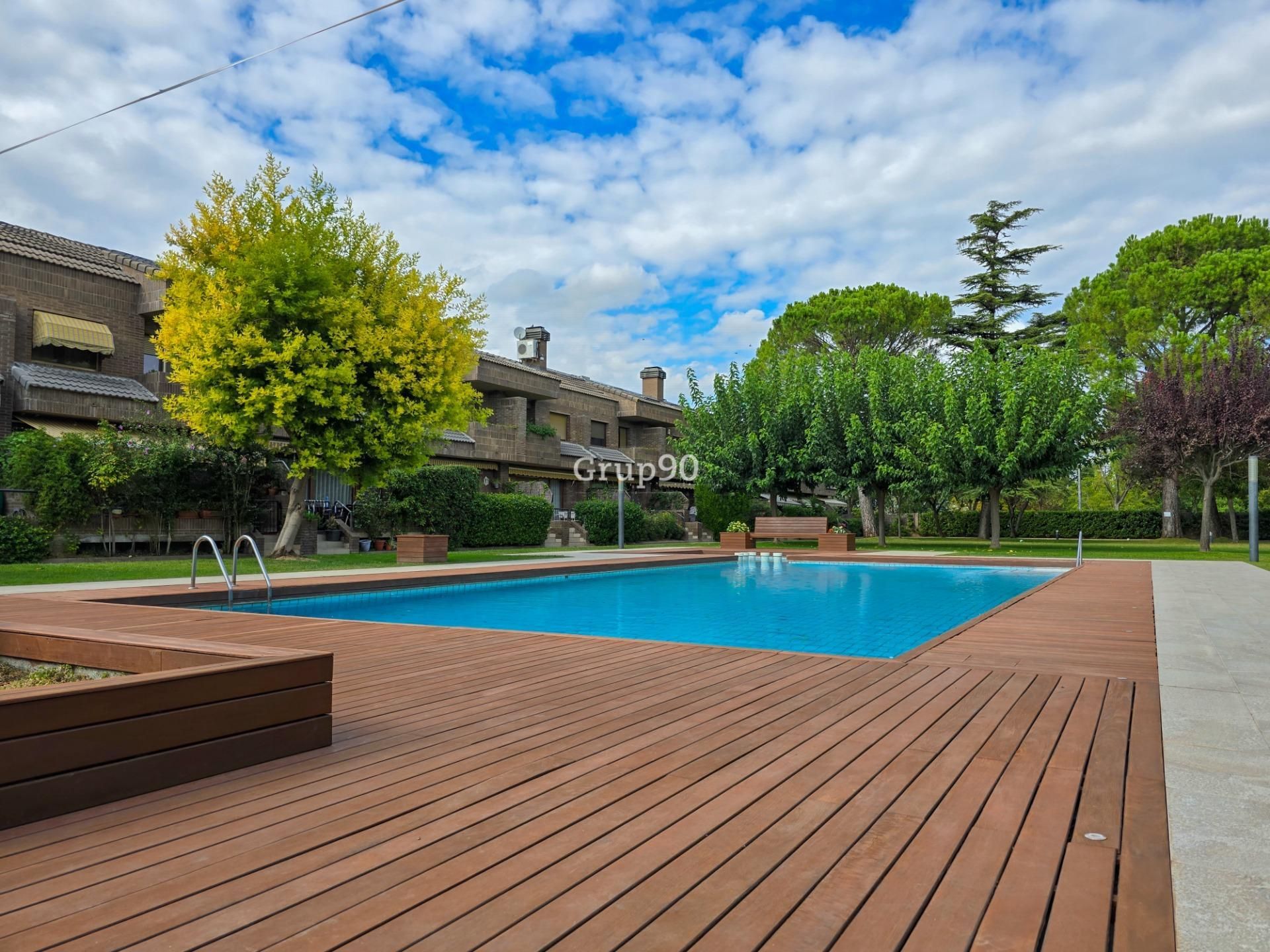 Piscina de Casa adosada en venda en  Lleida Capital amb Aire condicionat, Calefacció i Jardí privat