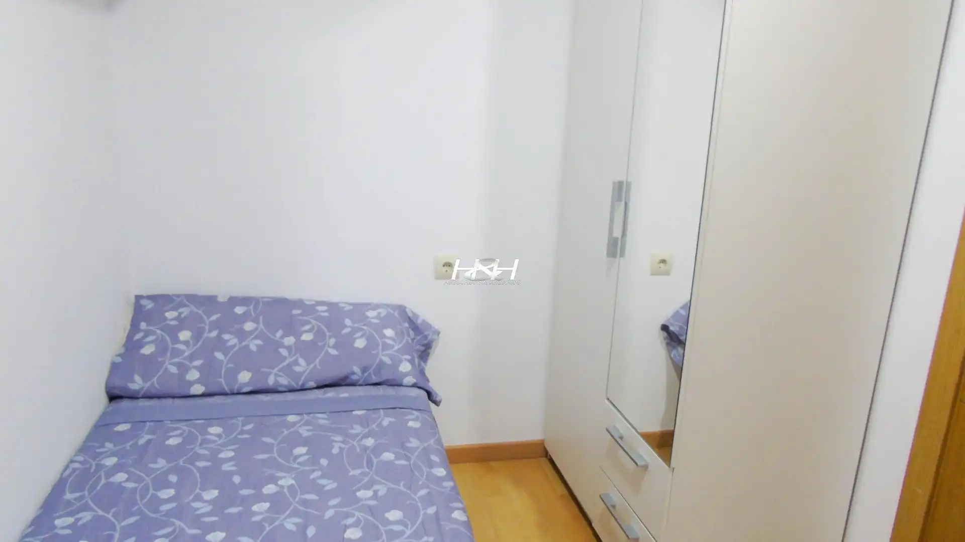 Bedroom of Flat for rent in Burjassot  with Air Conditioner, Storage room and Furnished