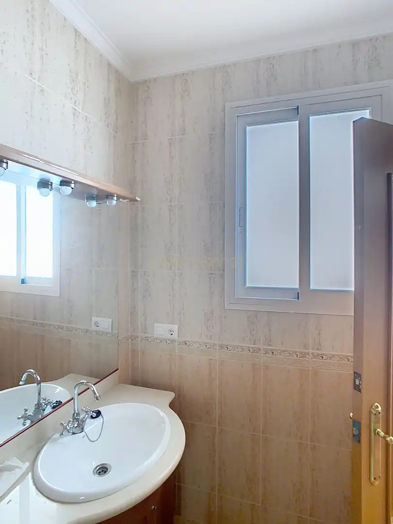 Bathroom of Houses for sale in Cuevas de San Marcos