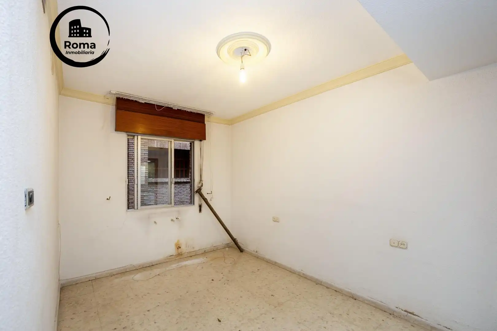 Flat for sale in Granada  with Air Conditioner, Heating and Balcony