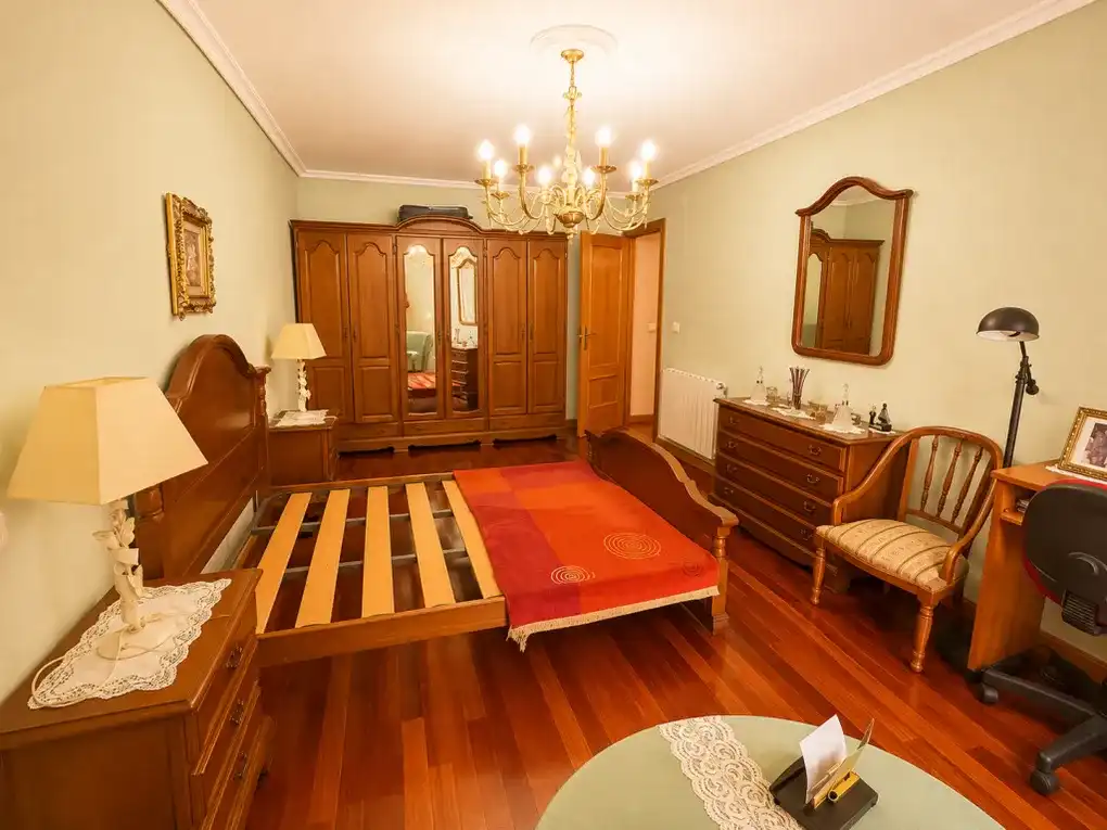 Habitación de Apartamento en venta en Cabrales con Calefacción y Amueblado
