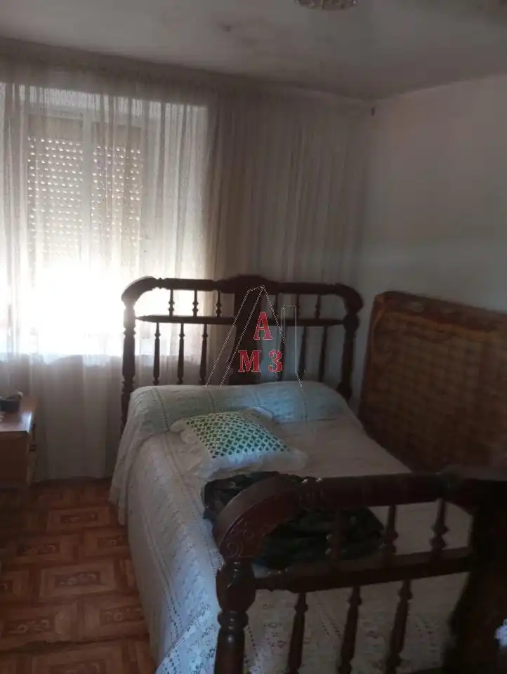 Dormitori de Finca rústica en venda en La Robla  amb Jardí privat i Traster