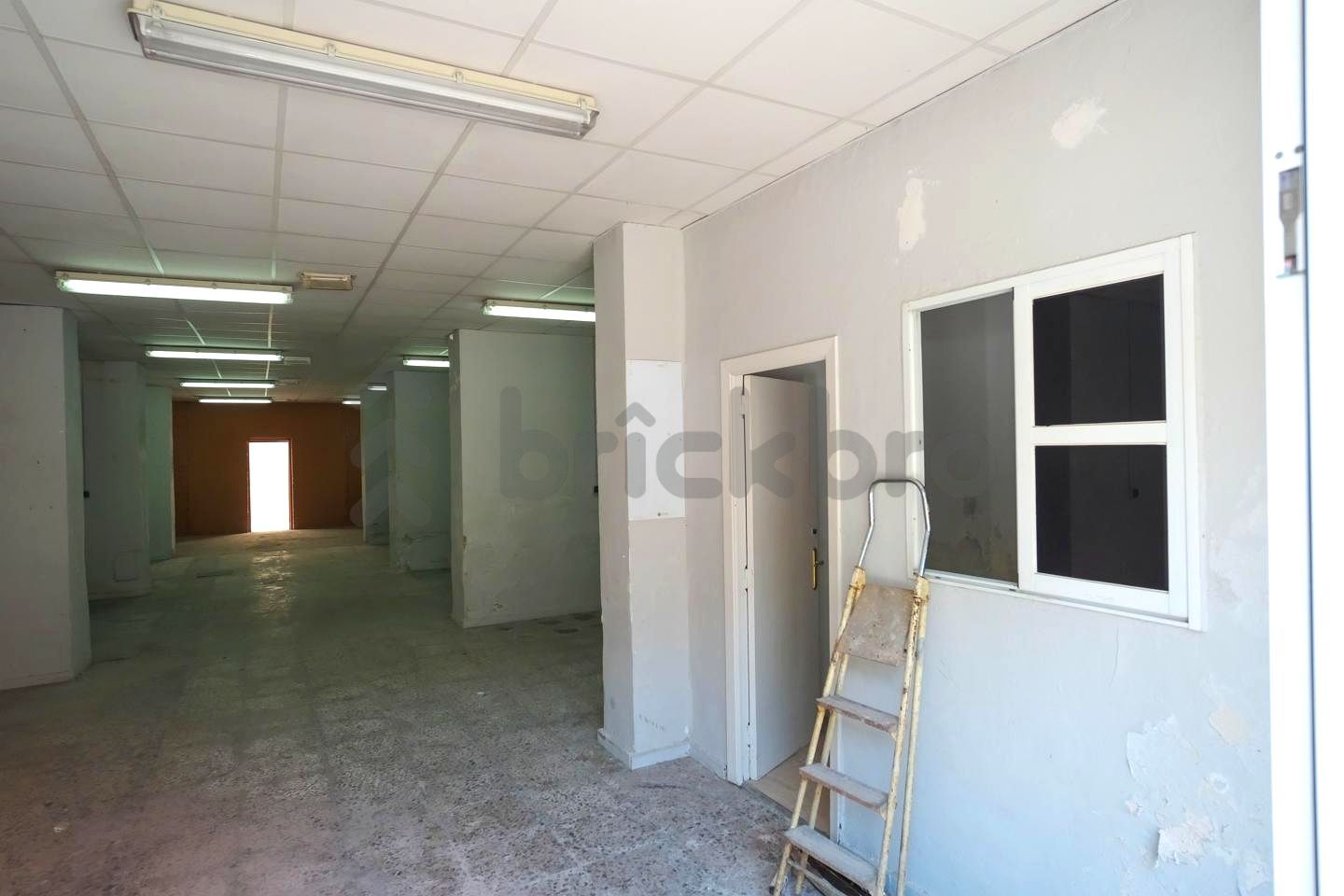 Premises for sale in  Valencia Capital  with Air Conditioner