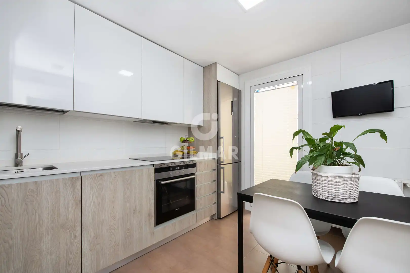 Kitchen of Flat for sale in Madrid  with Heating, Private garden and Storage room