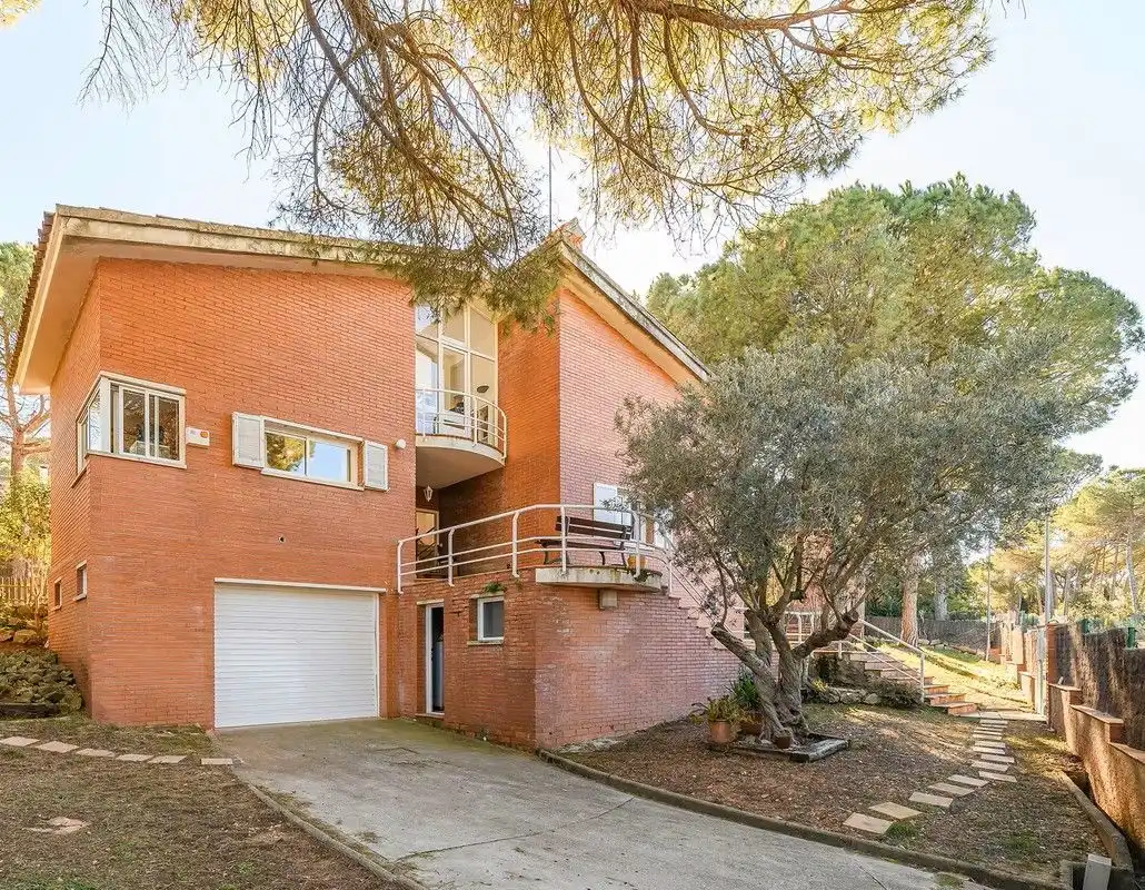 Haus mit Garten zum Verkauf in Begues, imagen 2
