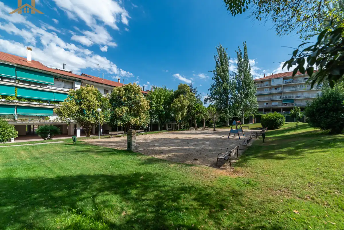 Parking de Piso en venta en Móstoles con Calefacción, Parquet y Terraza