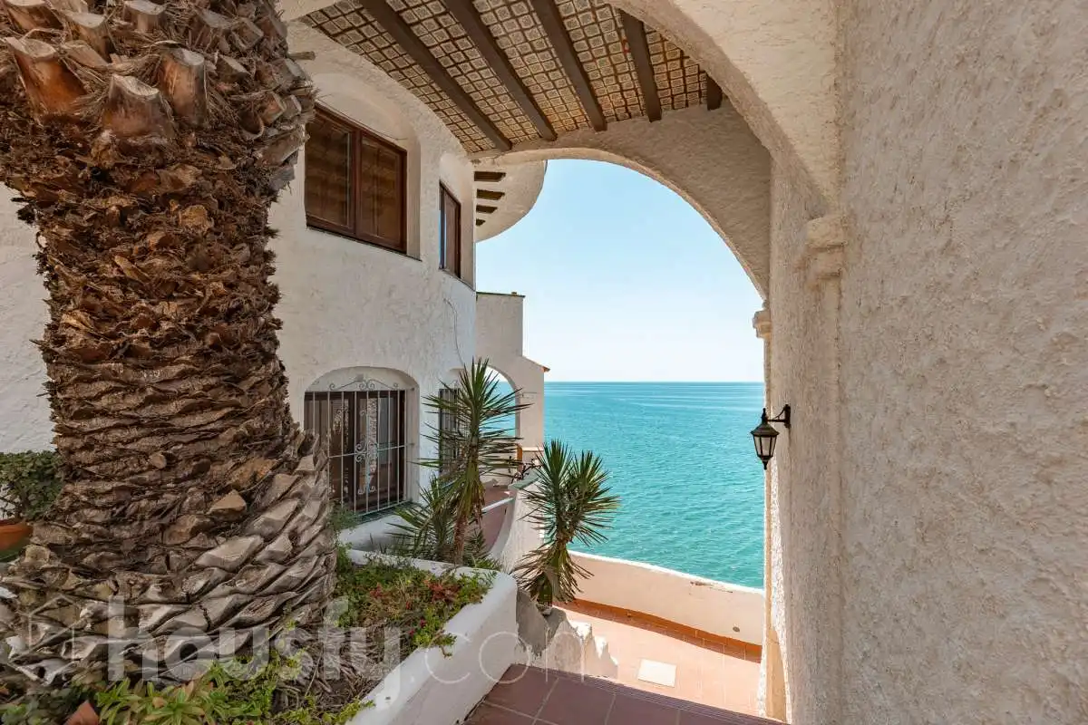 Terraza de Piso en venta en Sitges con Trastero, Amueblado y Piscina comunitaria