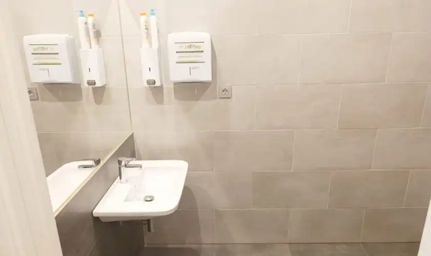 Baño de Local de alquiler en Carboneras con Aire acondicionado y Calefacción