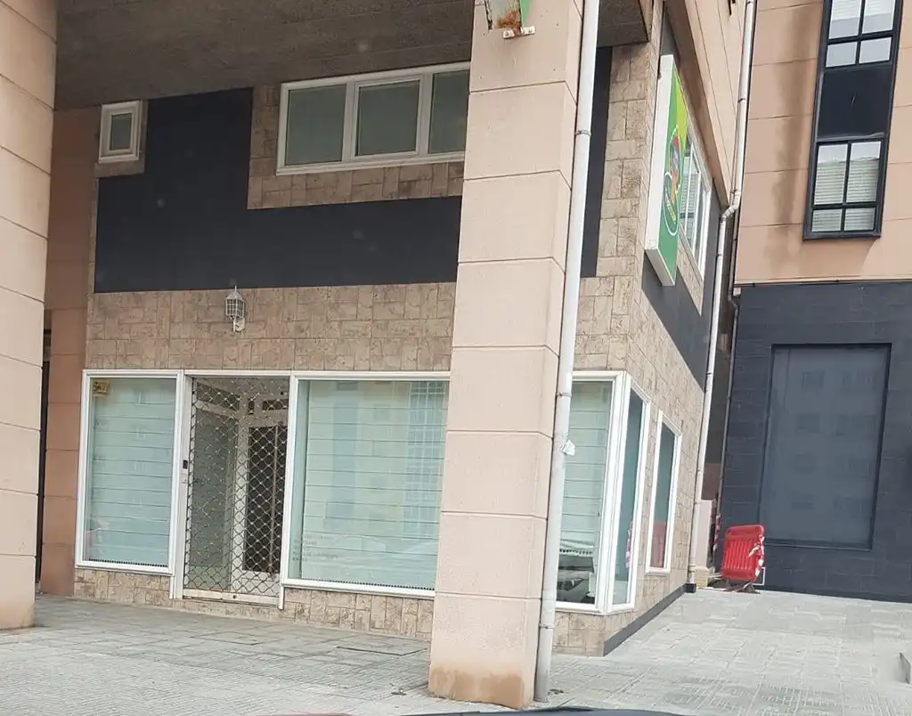 Vista exterior de Local en venda en A Coruña Capital  amb Aire condicionat i Calefacció