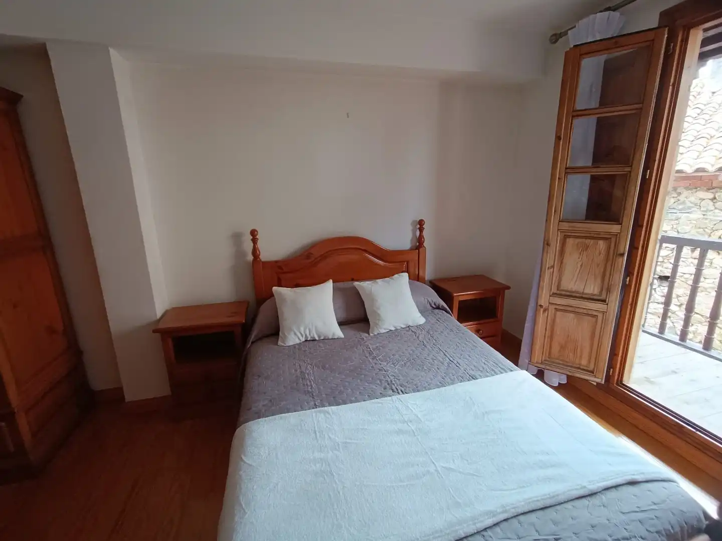 Schlafzimmer von Einfamilien-Reihenhaus zum Verkauf in Valdáliga mit Heizung, Abstellraum und Balkon