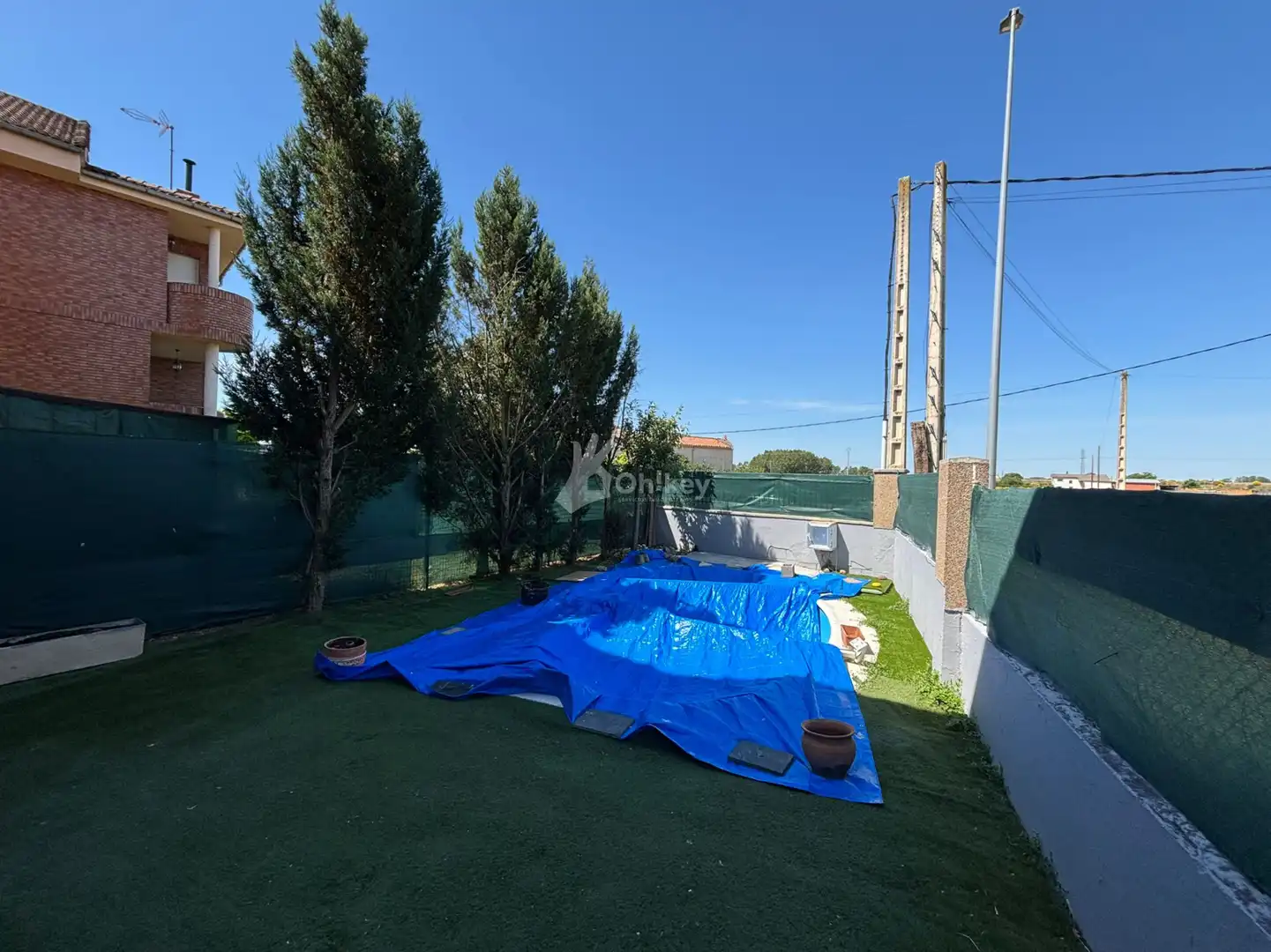 Houses for sale in Onzonilla  with Heating, Parquet flooring and Swimming Pool
