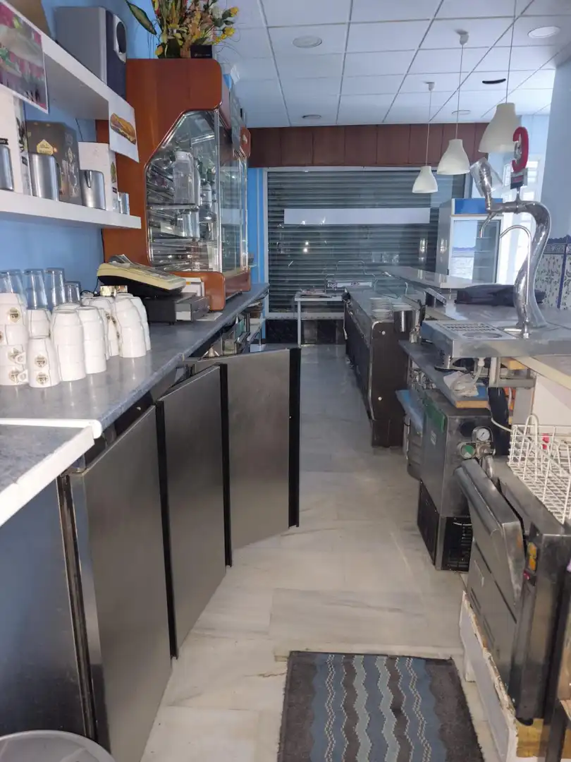Cocina de Local en venta en Sevilla con Aire acondicionado