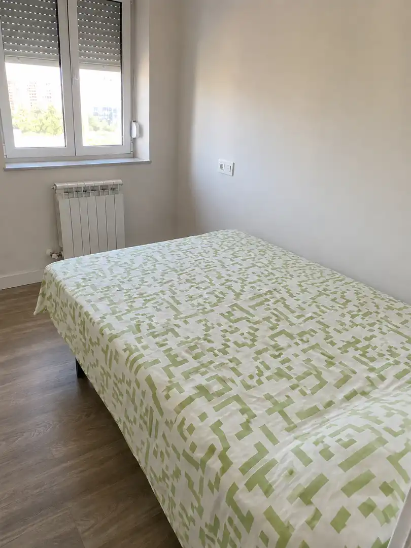Schlafzimmer von Wohnung zur Miete in Gijón  mit Heizung, Parkett und Abstellraum