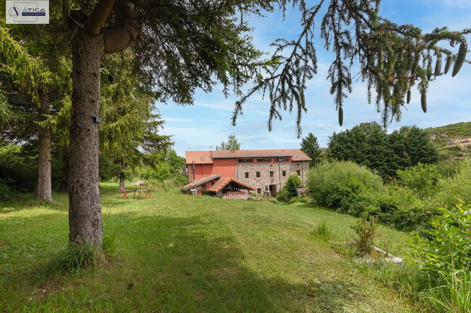 Vista exterior de Edifici en venda en Valle de Valdebezana