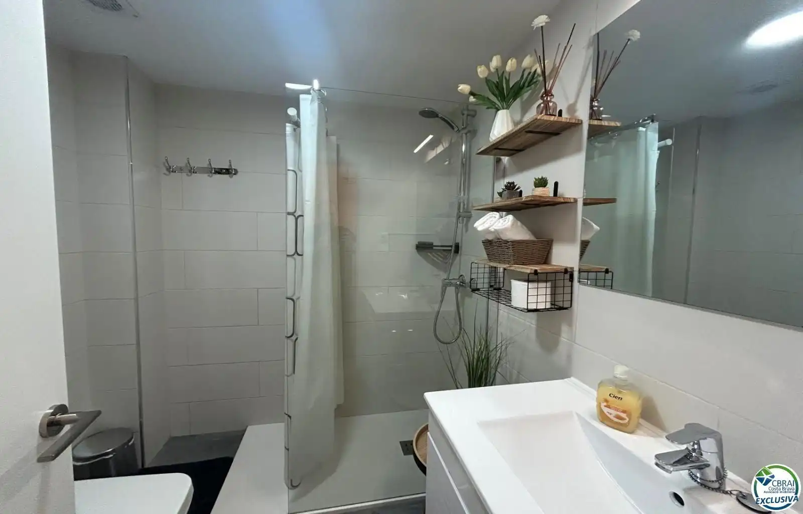 Bathroom of Study for sale in Castelló d'Empúries  with Air Conditioner and Furnished