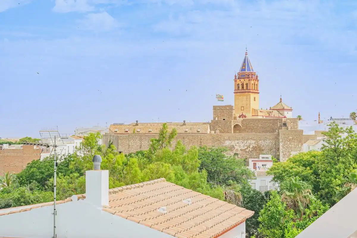 Vista exterior de Casa adosada en venda en El Coronil amb Aire condicionat, Calefacció i Terrassa