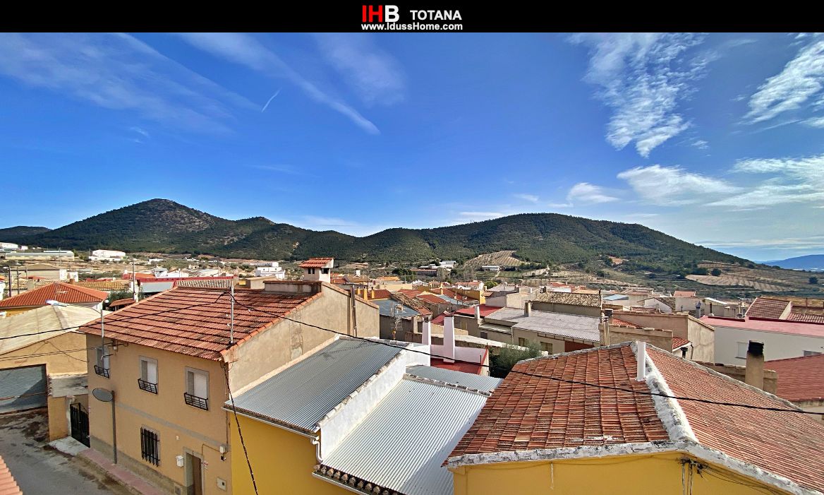 Vista exterior de Casa o xalet en venda en Lorca amb Terrassa, Traster i Balcó