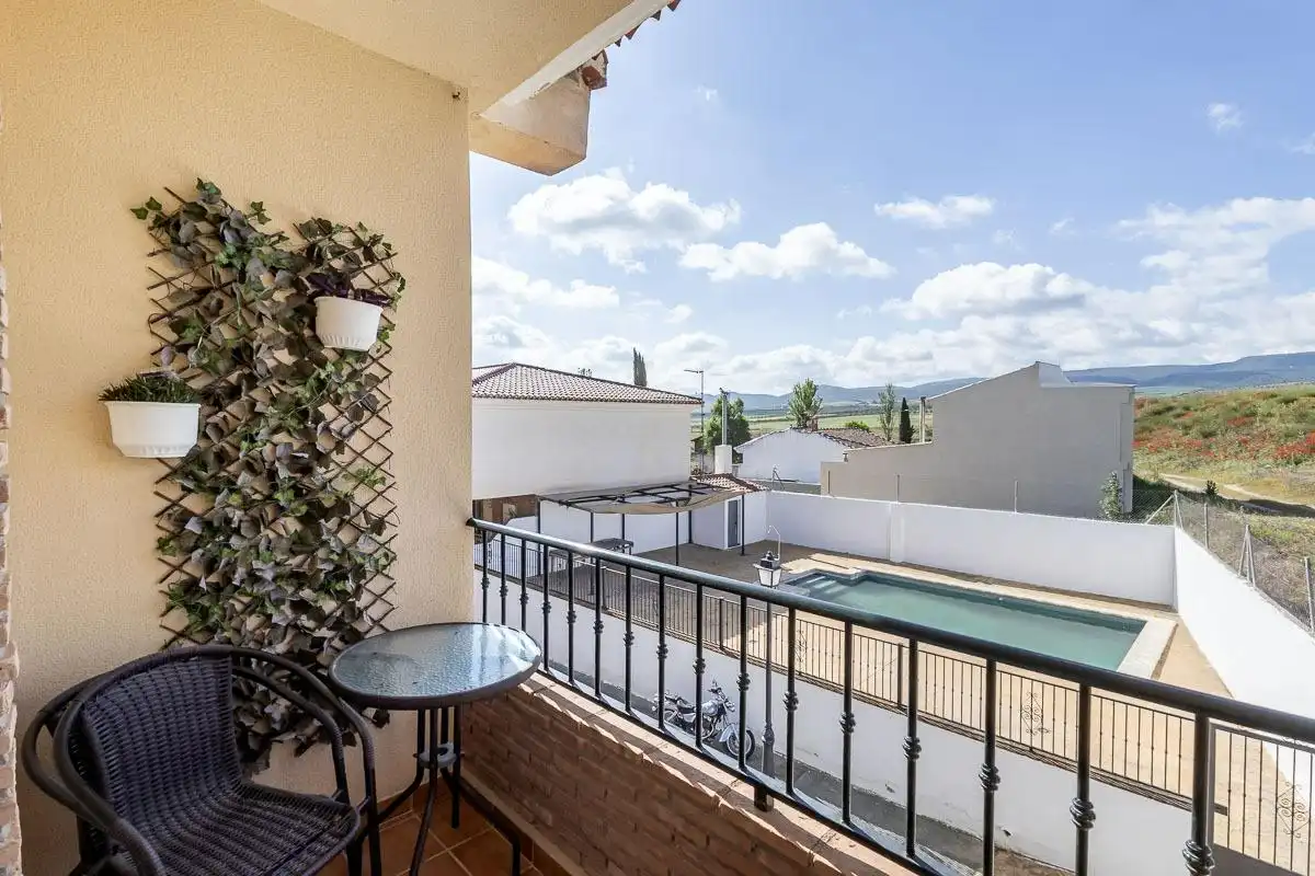 Terrassa de Casa adosada en venda en Ventas de Huelma amb Piscina comunitària