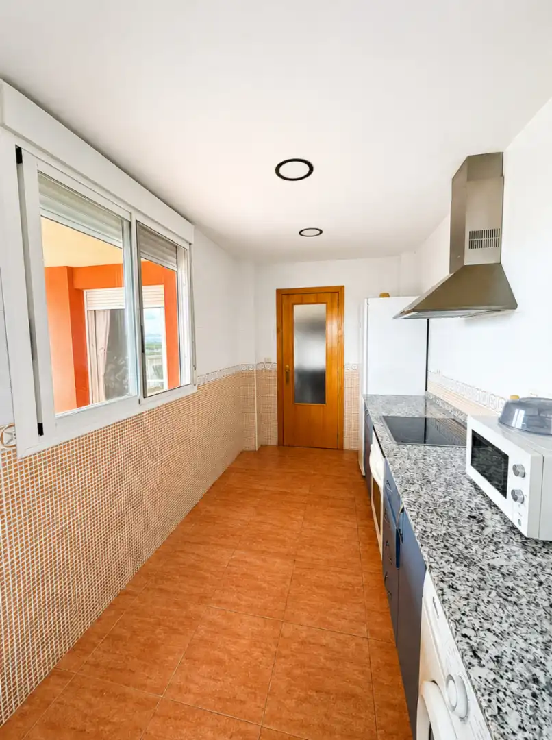 Cuina de Apartament de lloguer en Moncofa amb Aire condicionat, Calefacció i Terrassa