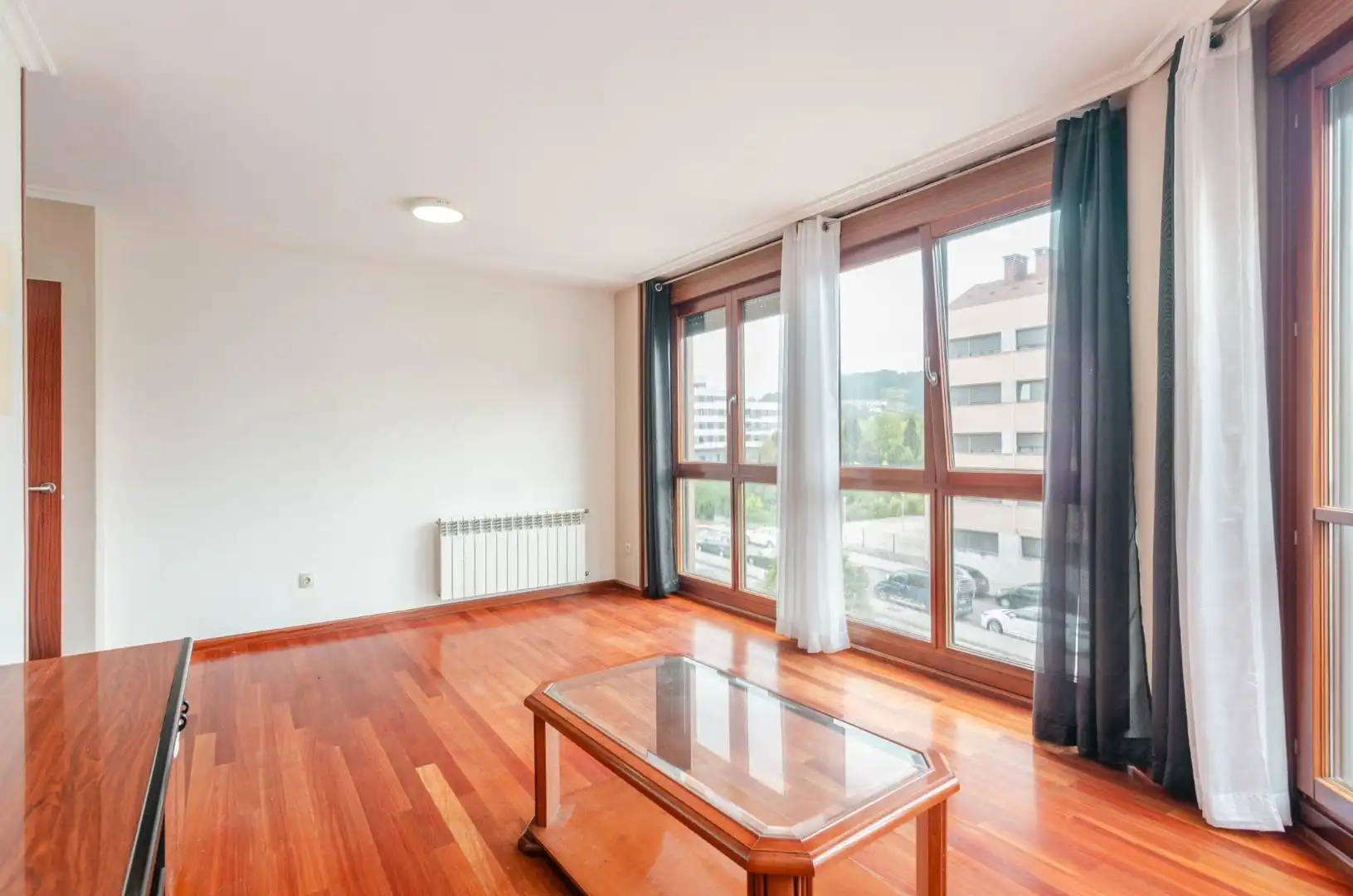 Flat with terrace for sale in Calle MANOLO QUIROS 2, imagen 3