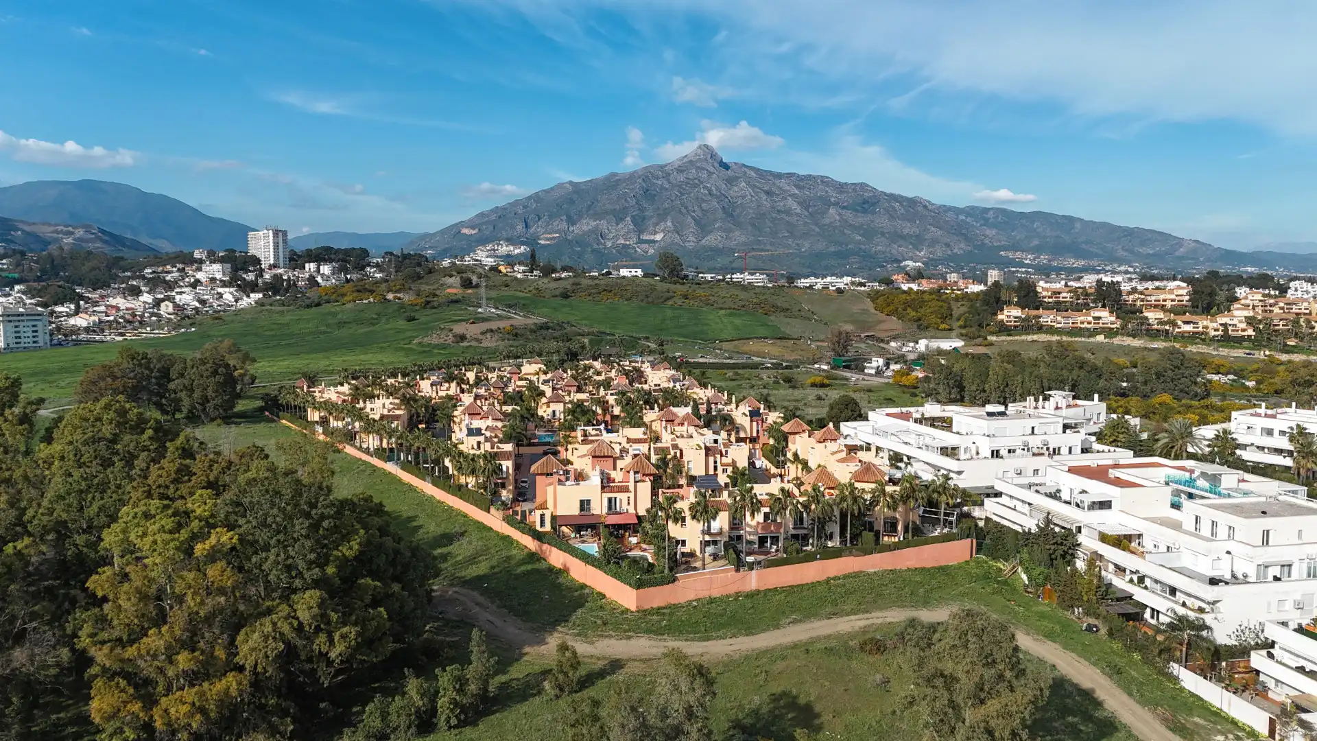 Vista exterior de Casa adosada en venta en Marbella con Aire acondicionado, Jardín privado y Terraza