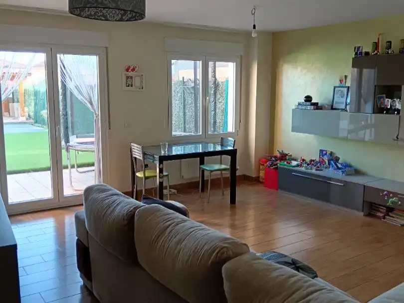 Sala d'estar de Casa adosada en venda en Arcos amb Aire condicionat, Calefacció i Jardí privat