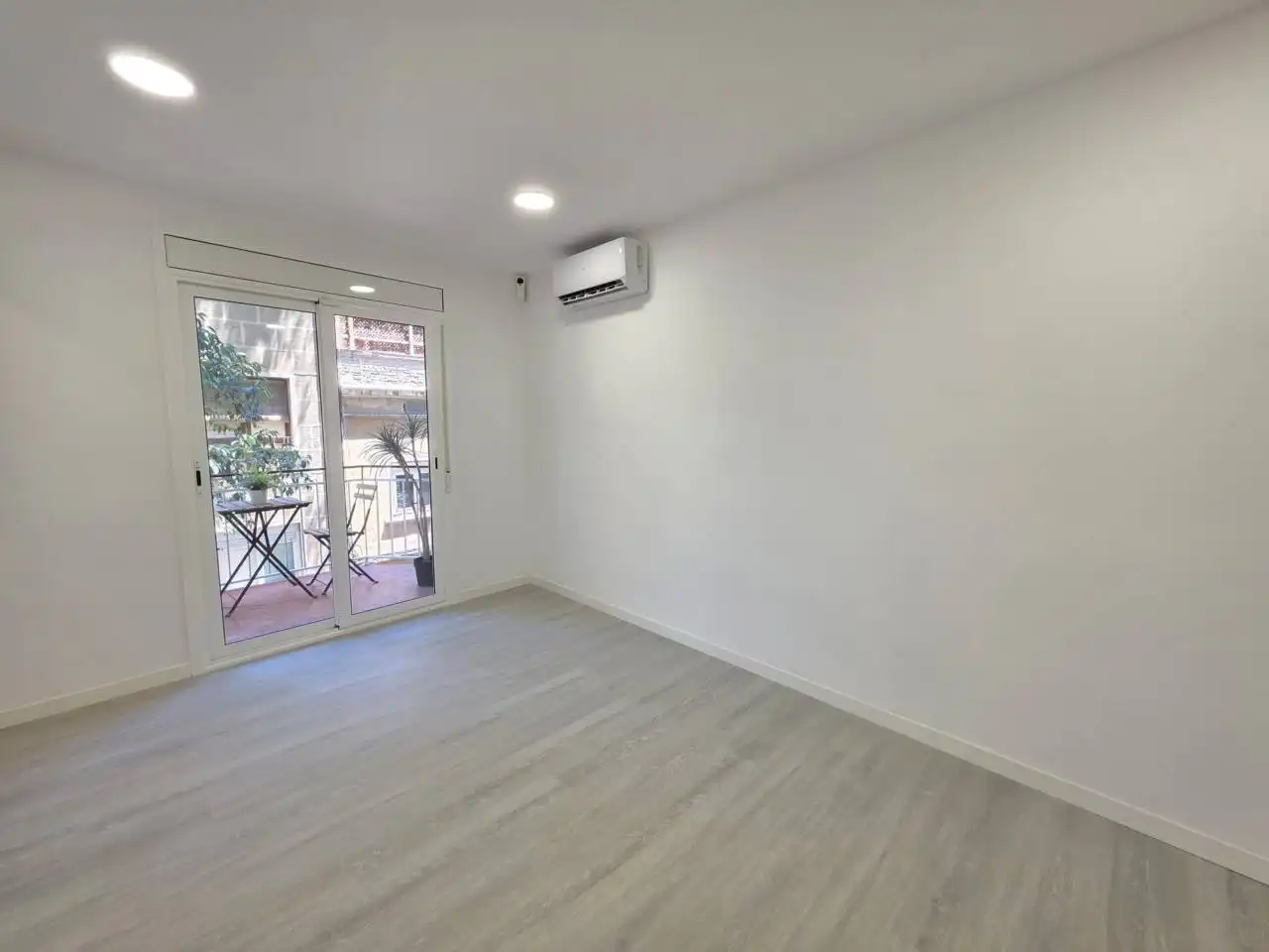 Dormitori de Pis en venda en Barcelona amb Aire condicionat, Parquet i Terrassa